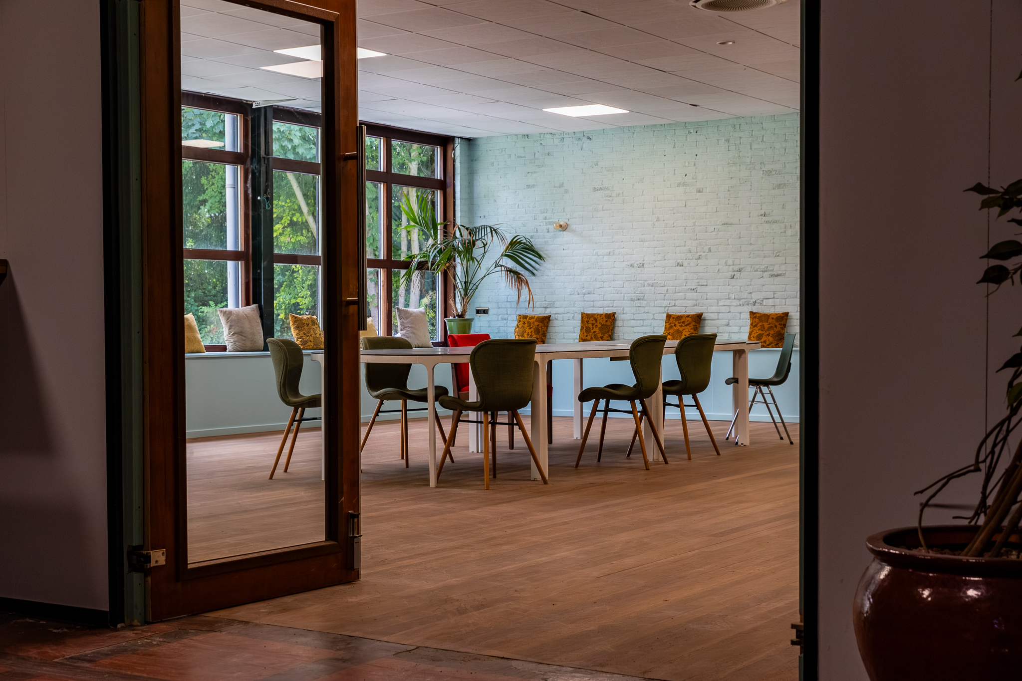 De Tuinzaal van Zalen Schaaf bij avondlicht